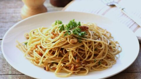 Spaghetti Olio with Walnuts
