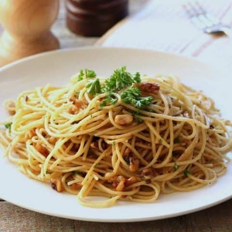 Spaghetti Olio with Walnuts