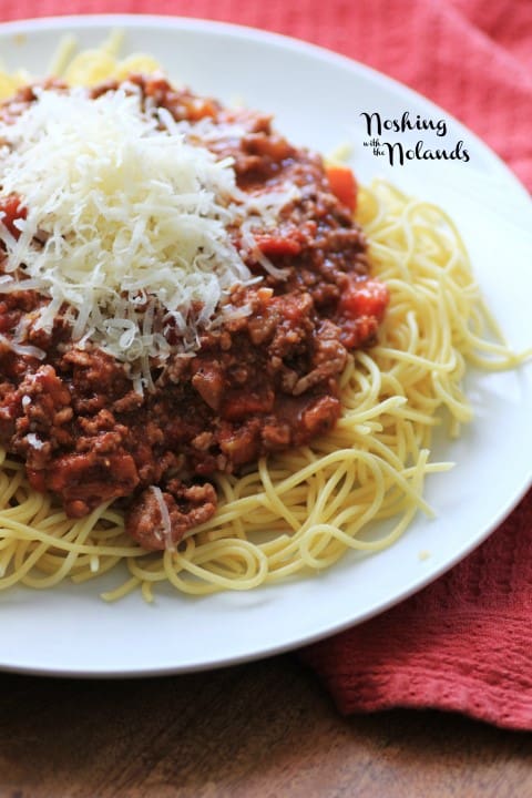 Slow Cooker Spaghetti Bolognese that your family will love!