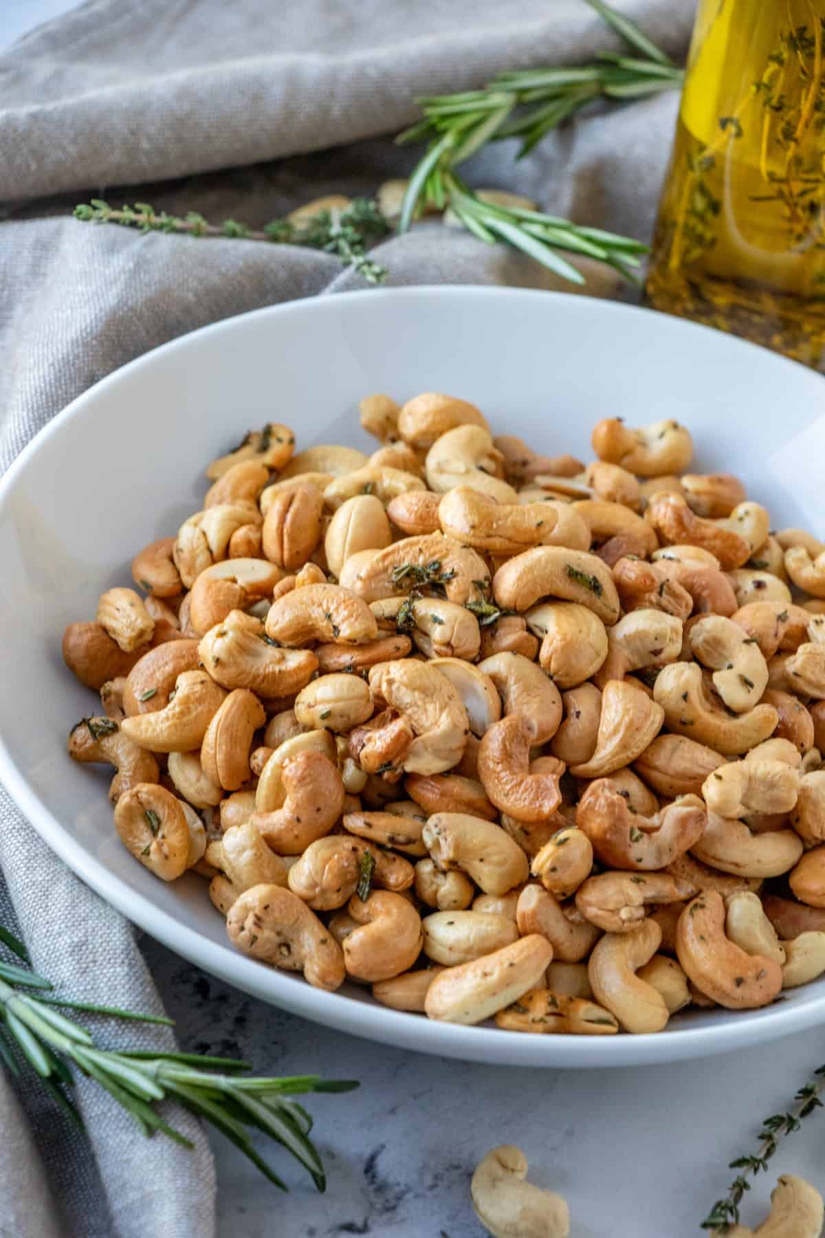 Closeup of cashews in a bowl