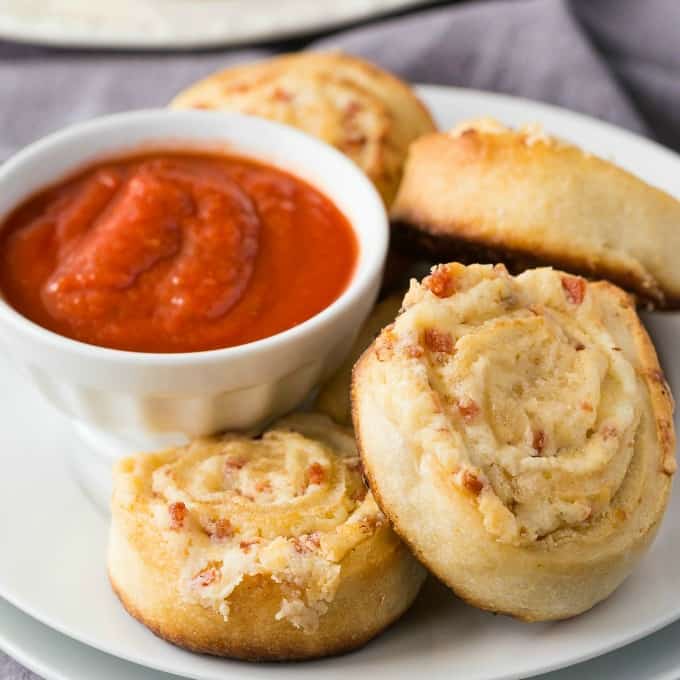 Cheesy Pizza Wheels #BreadBakers