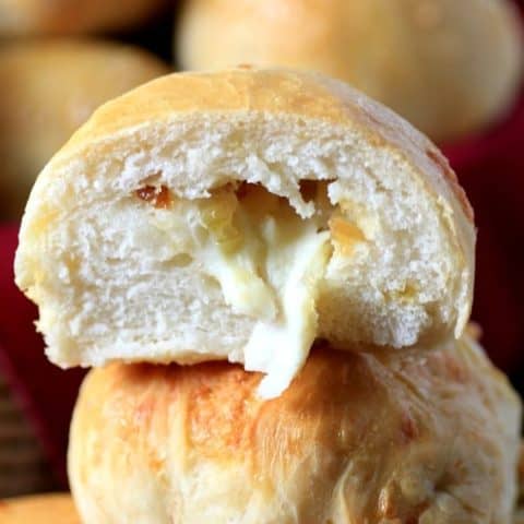 Smoked Cheddar Caramelized Onion Dinner Rolls #BreadBakers