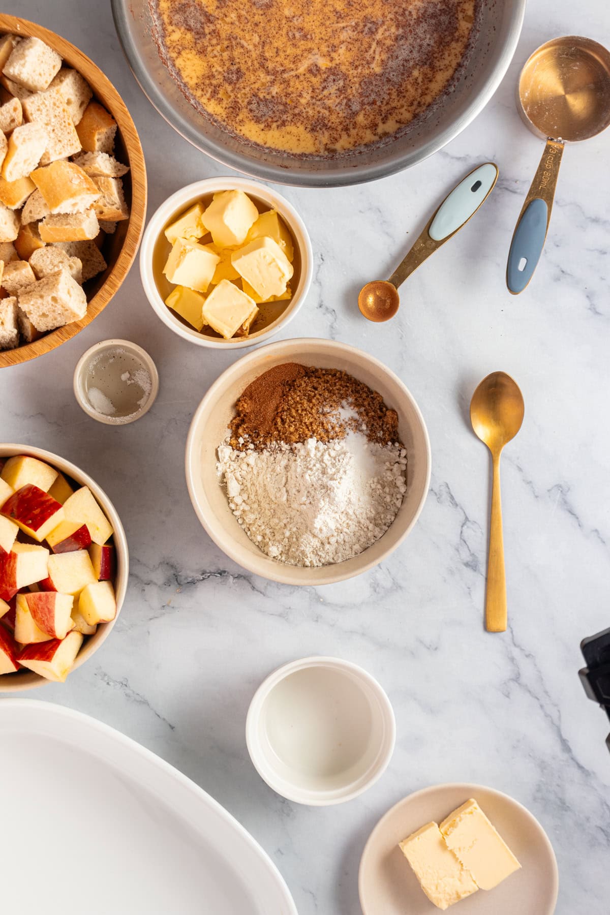 Mixing brown sugar with ground cinnamon and salt.