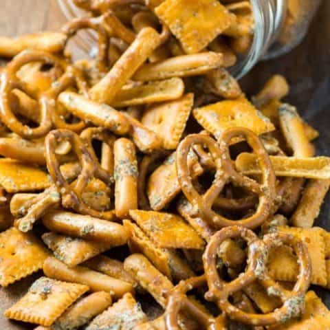 peanut butter pretzel munchies - Bake Love Give