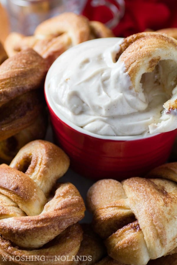 cinnamon-knots-with-cream-cheese-dip-4-custom