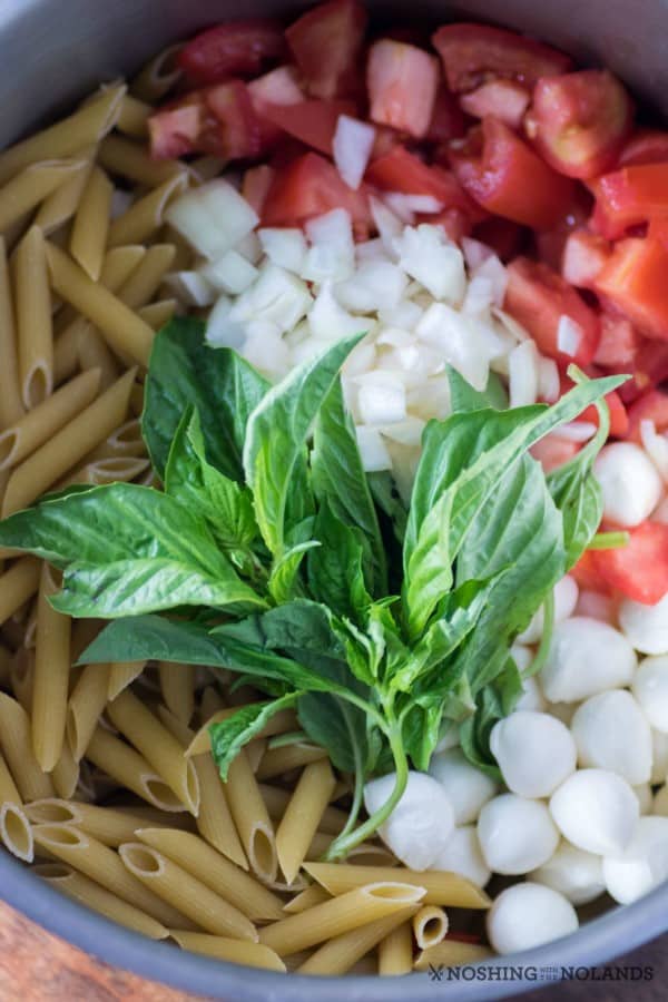 One-Pot Easy Caprese Pasta