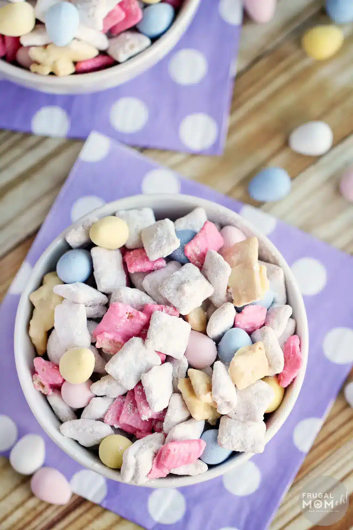 Easter Muddy Buddies in a bowl served on polka dot napkins.