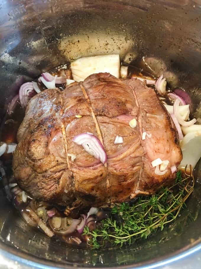 Browned roast in a pressure cooker with onions, shallots and thyme