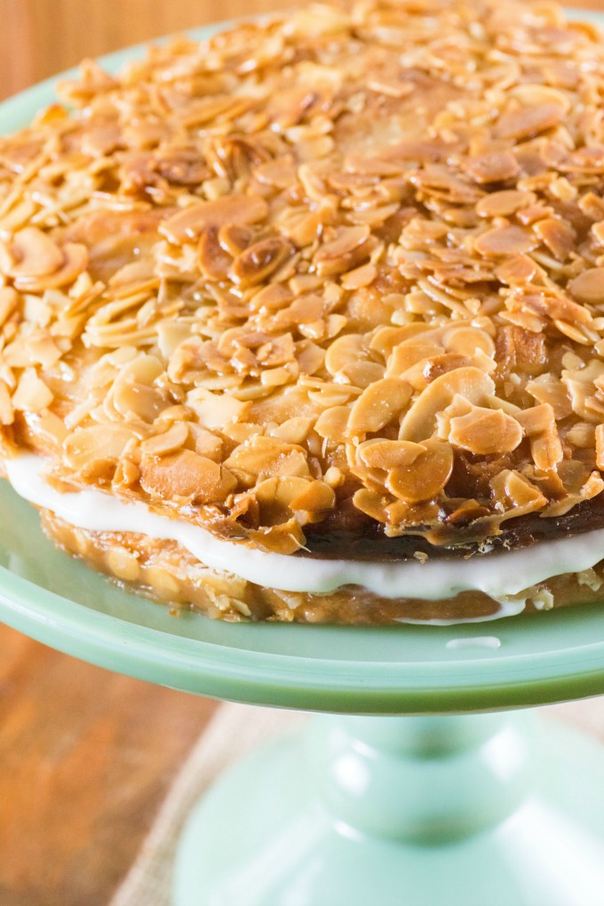 Bee Sting Cake - Bienenstich on a cake stand