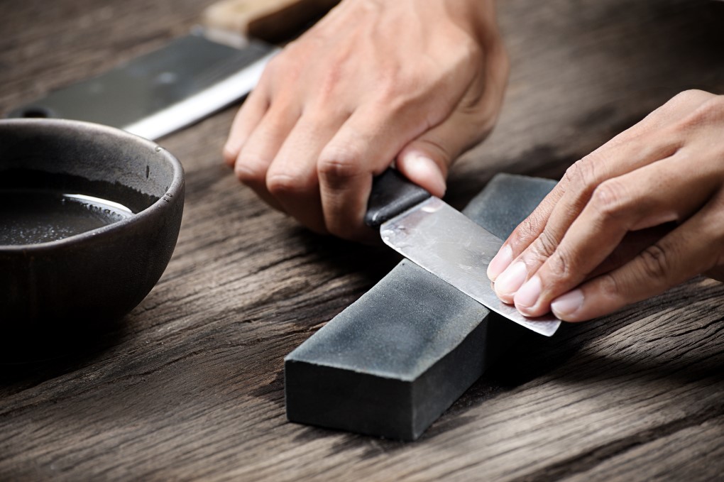 Sharpening a knife with a whetstone