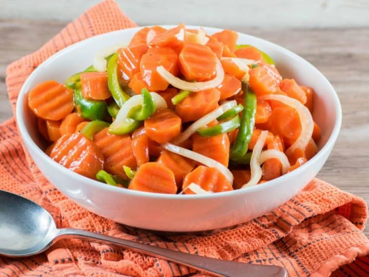 Image of Carrots and onions salad
