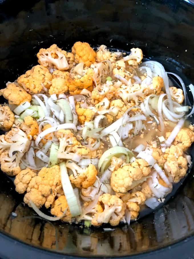 Cauliflower, leeks, garlic, chicken broth, water and thyme into a slow cooker