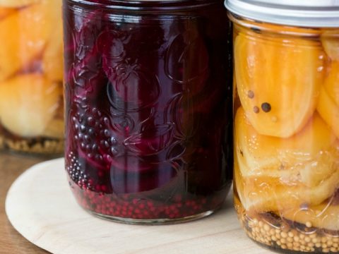 https://noshingwiththenolands.com/wp-content/uploads/2019/09/Easy-Pickled-Beets-Recipe-4-480x360.jpg