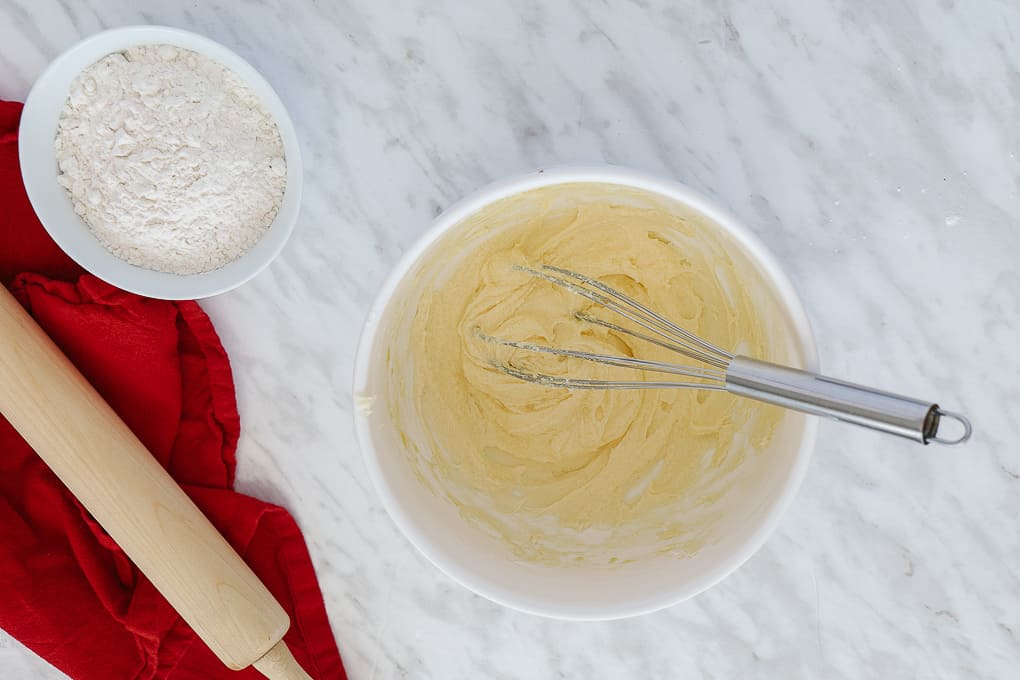 Making pie dough