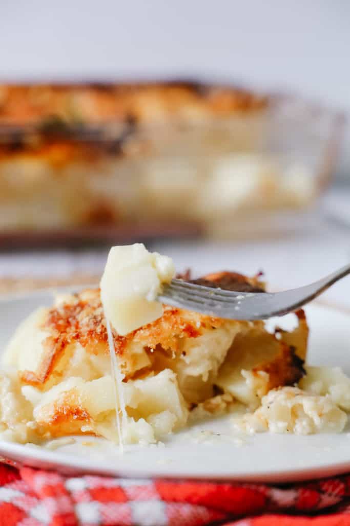 Prendre une fourchette de pommes de terre. 