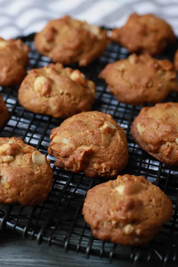 Baked cookies on a round black baking rack.