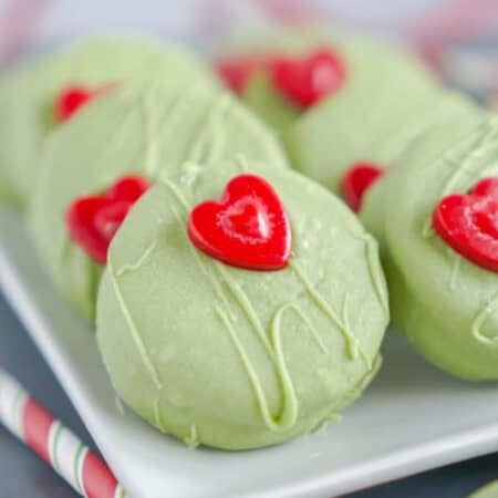 Easy No-Bake Grinch Cookies hero.