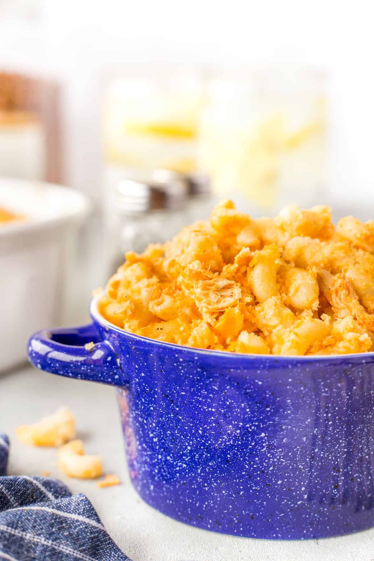 Buffalo chicken mac and cheese in a blue bowl. 