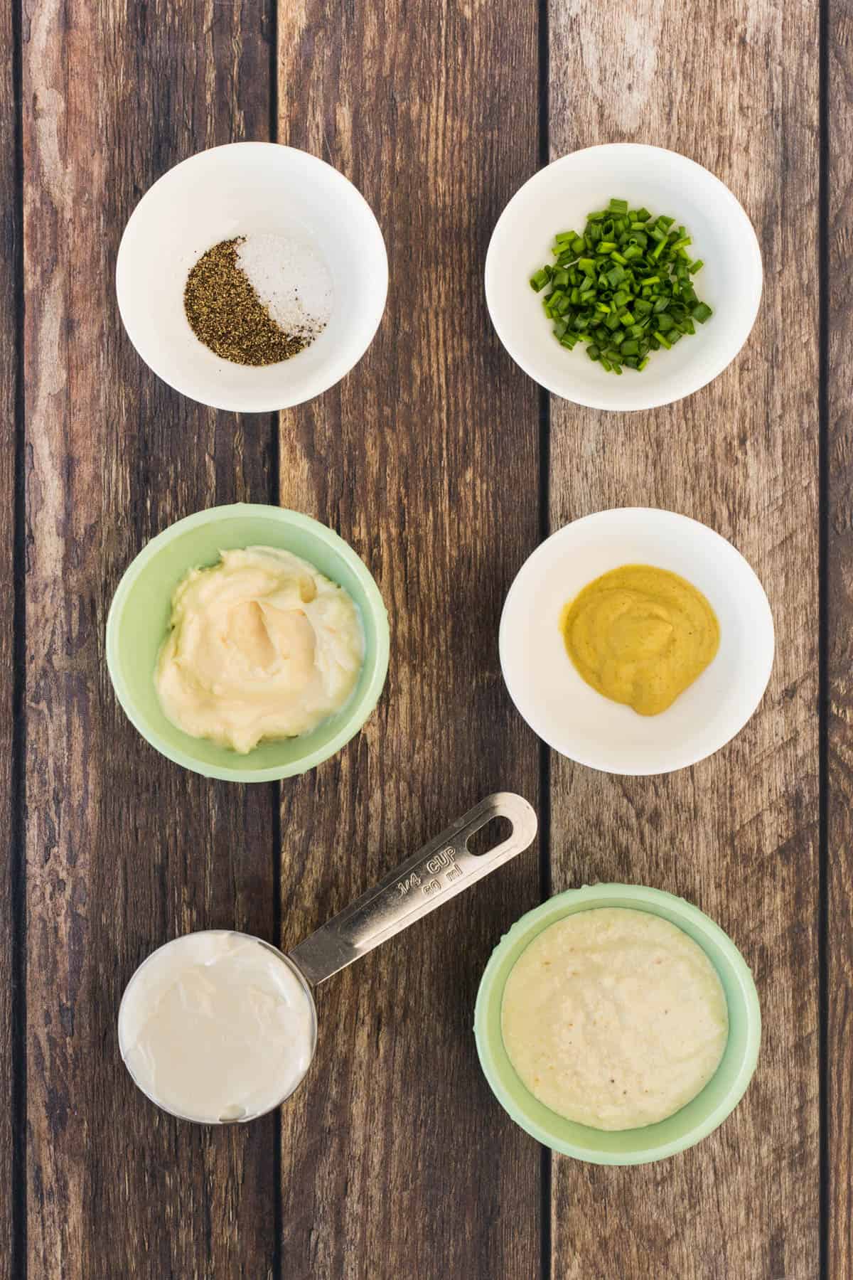 Ingredients for horseradish sauce 