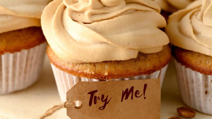Coffee Cupcakes on an overturned pie plate with a try me sign.