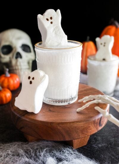 Spooky Halloween Cocktails with Marshmallow Ghosts.