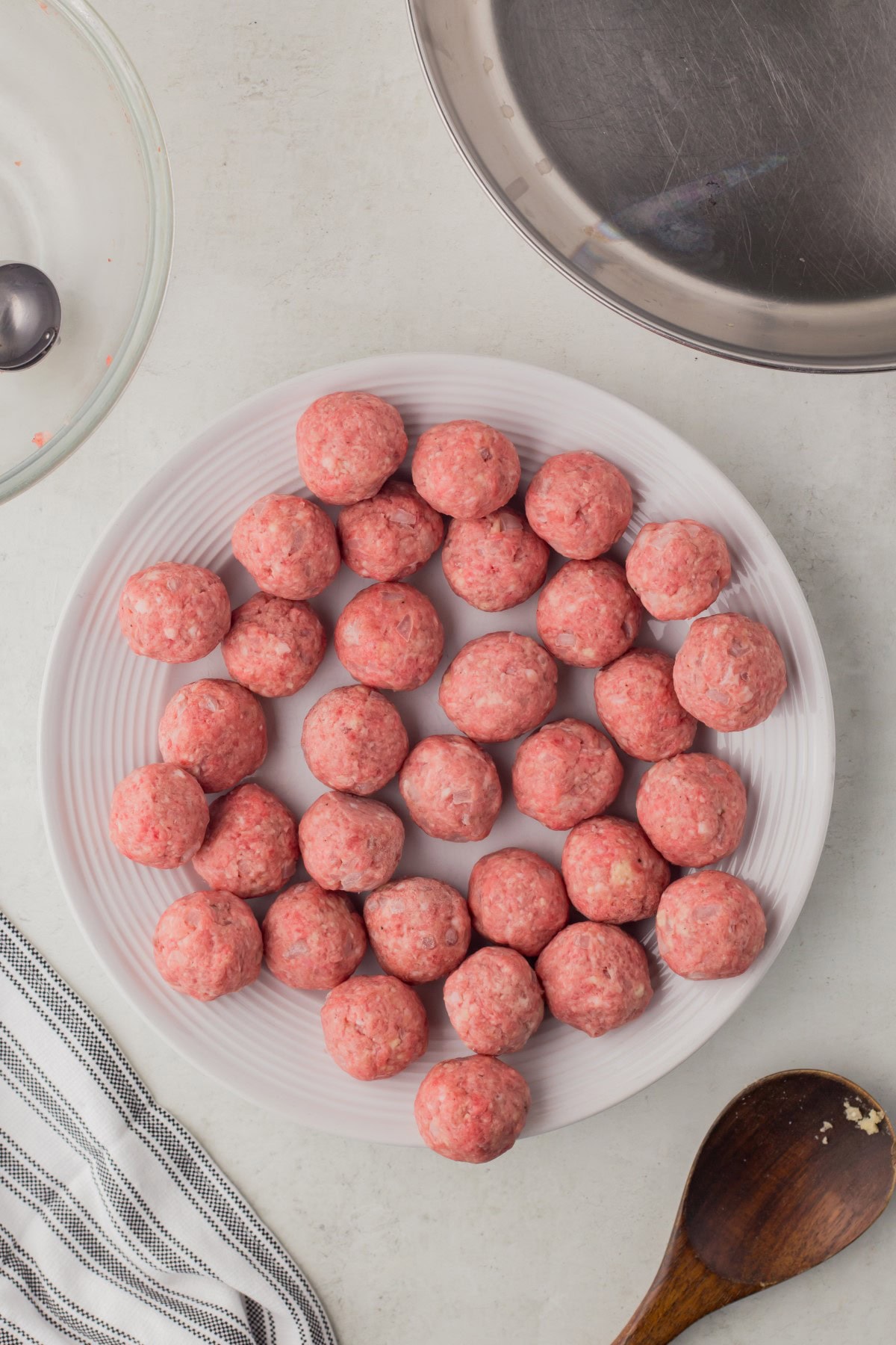 Meatballs on a plate before cooking. 