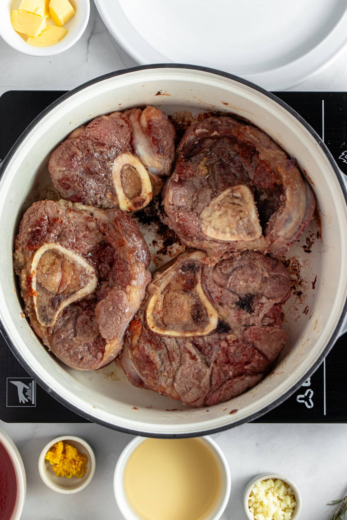 Seared meat in the pot.