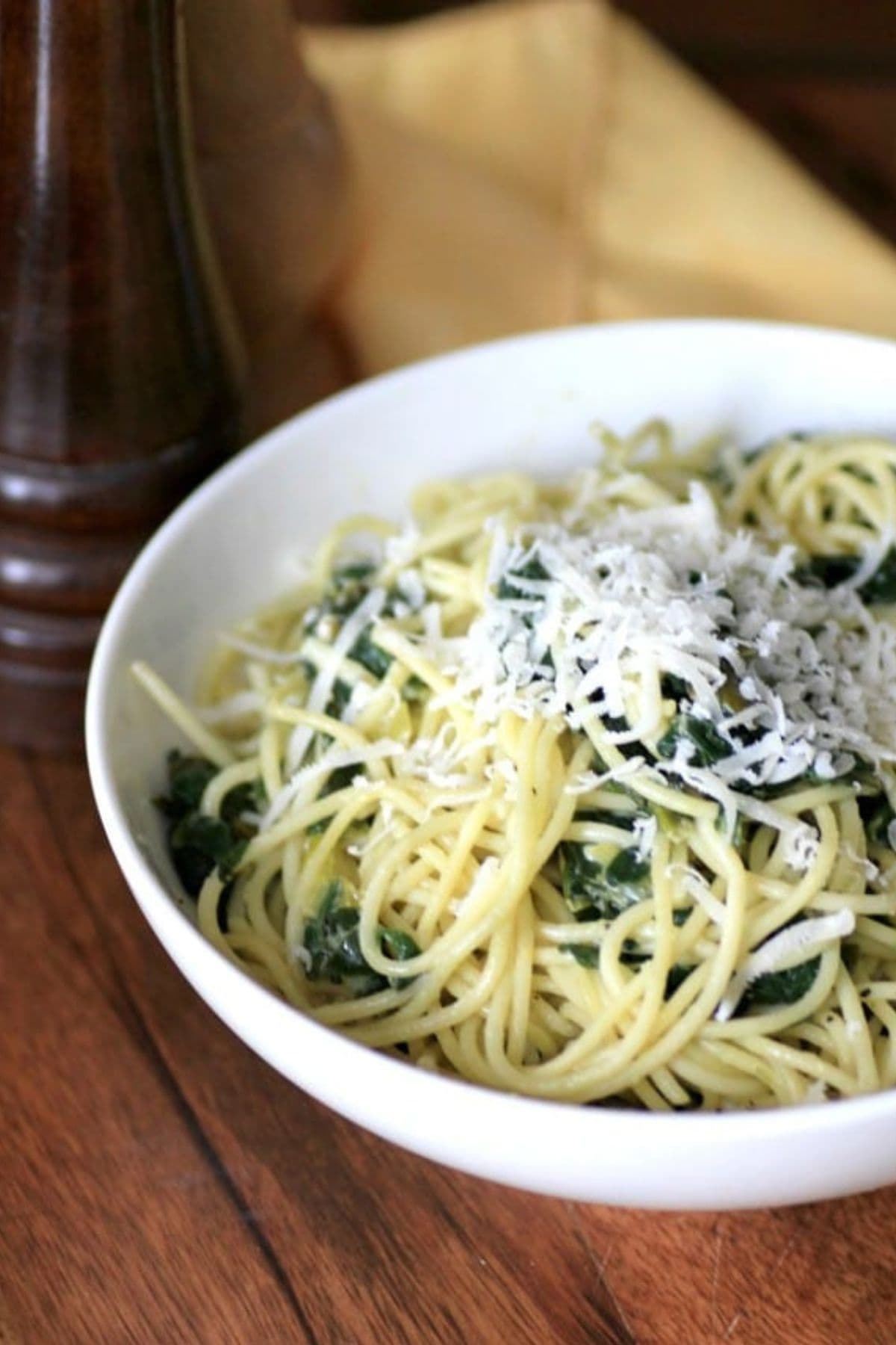 Bowl of lemon spaghetti.