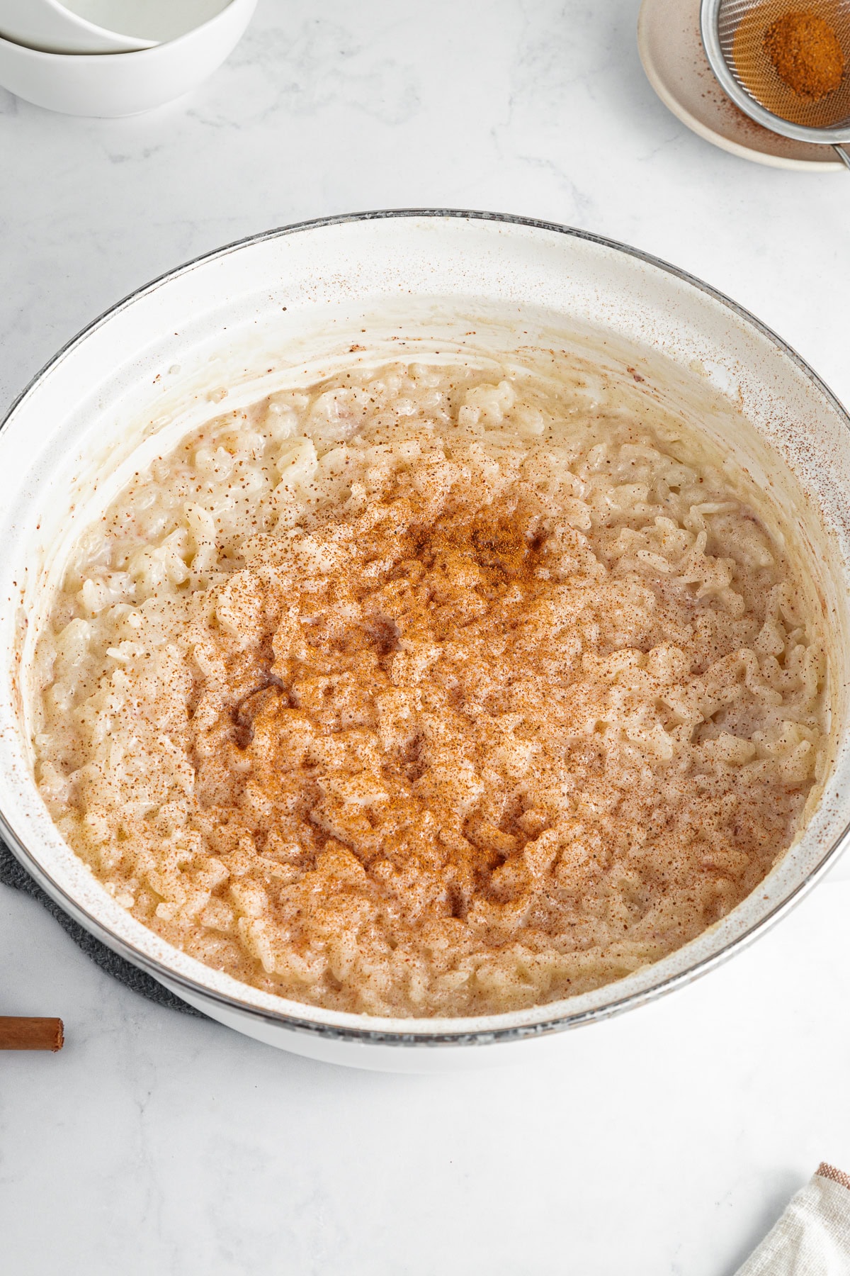 Arroz con leche in a saucepan.