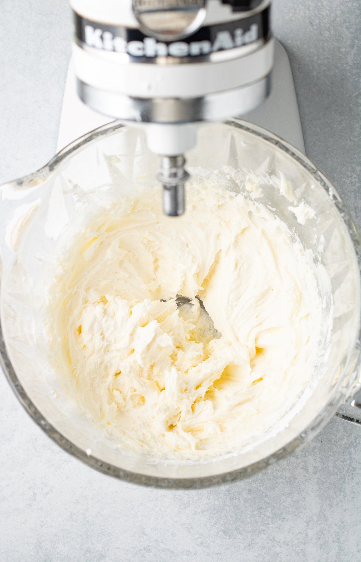 Finished icing in a bowl. 