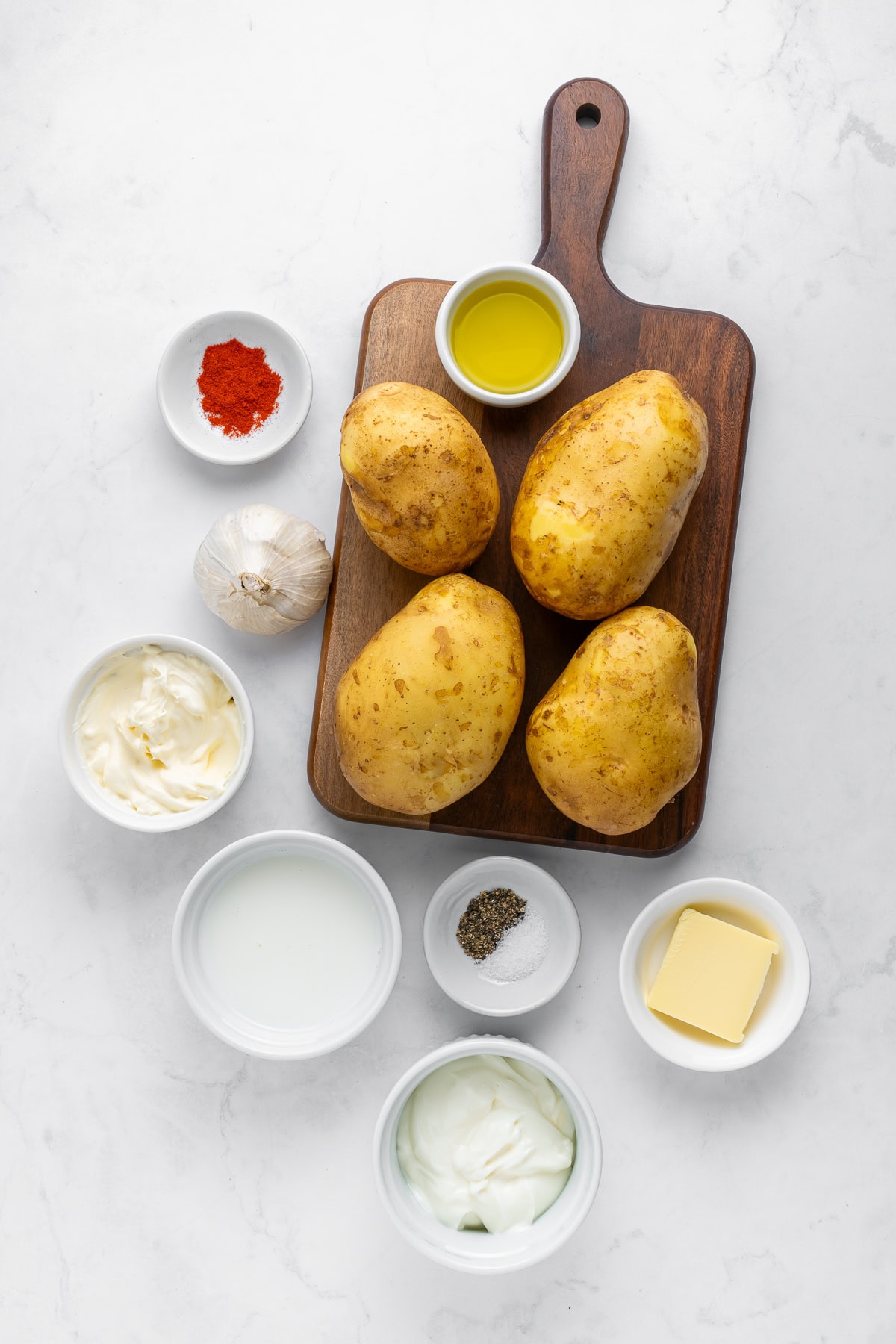 Roasted garlic mashed potatoes ingredients.