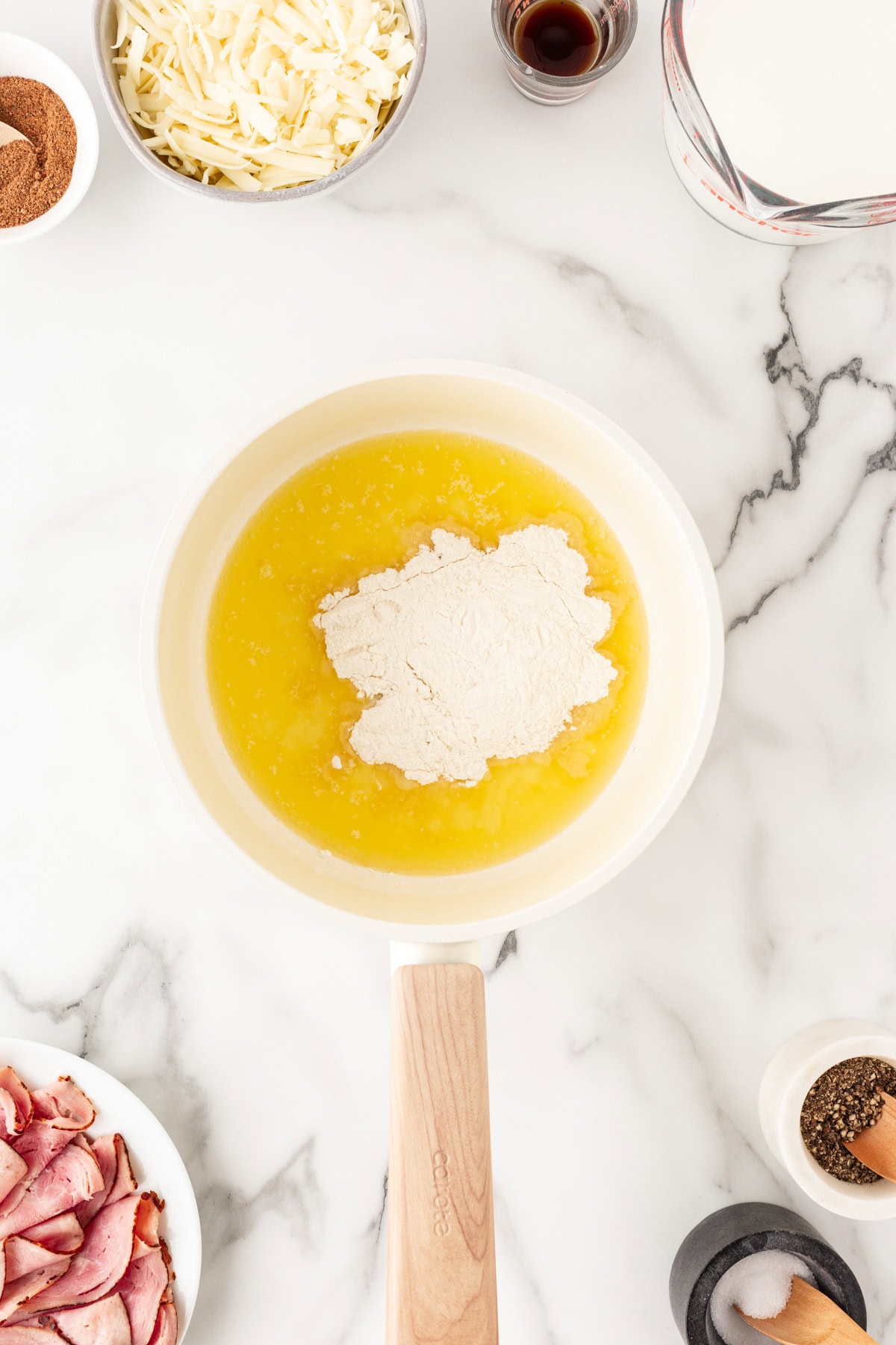 Flour and butter in a pan. 