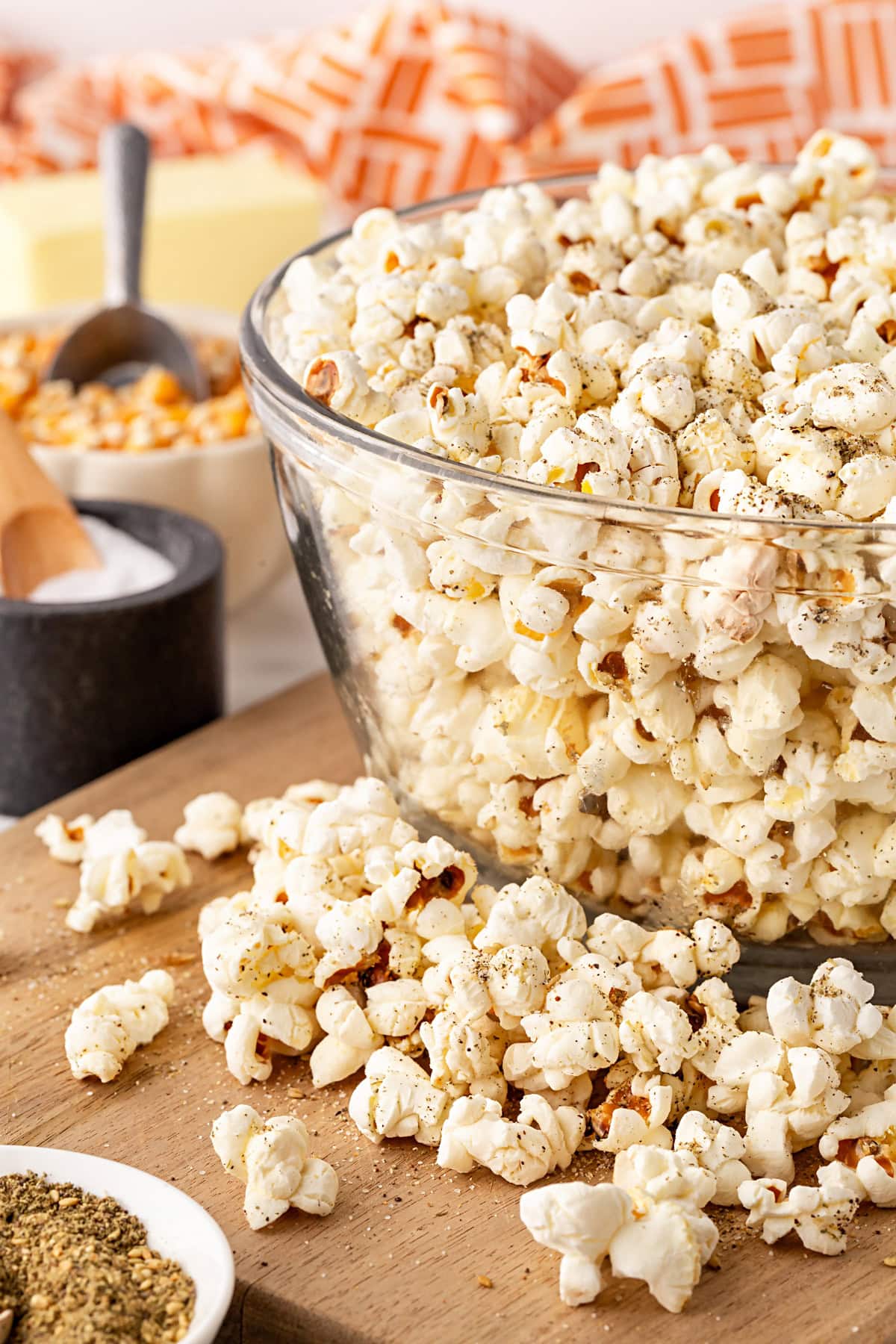 Herbed Popcorn with Za'atar in a glass bowl. 