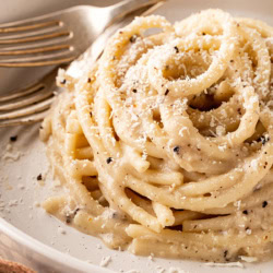 Cacio e Pepe plated.