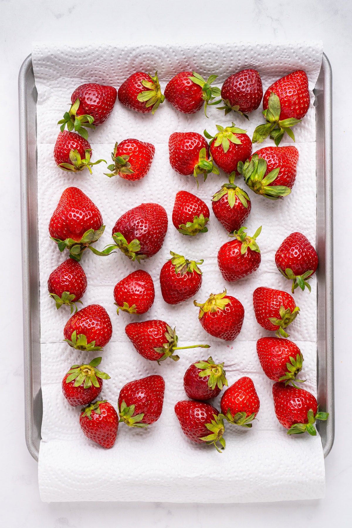Drying fresh strawberries.