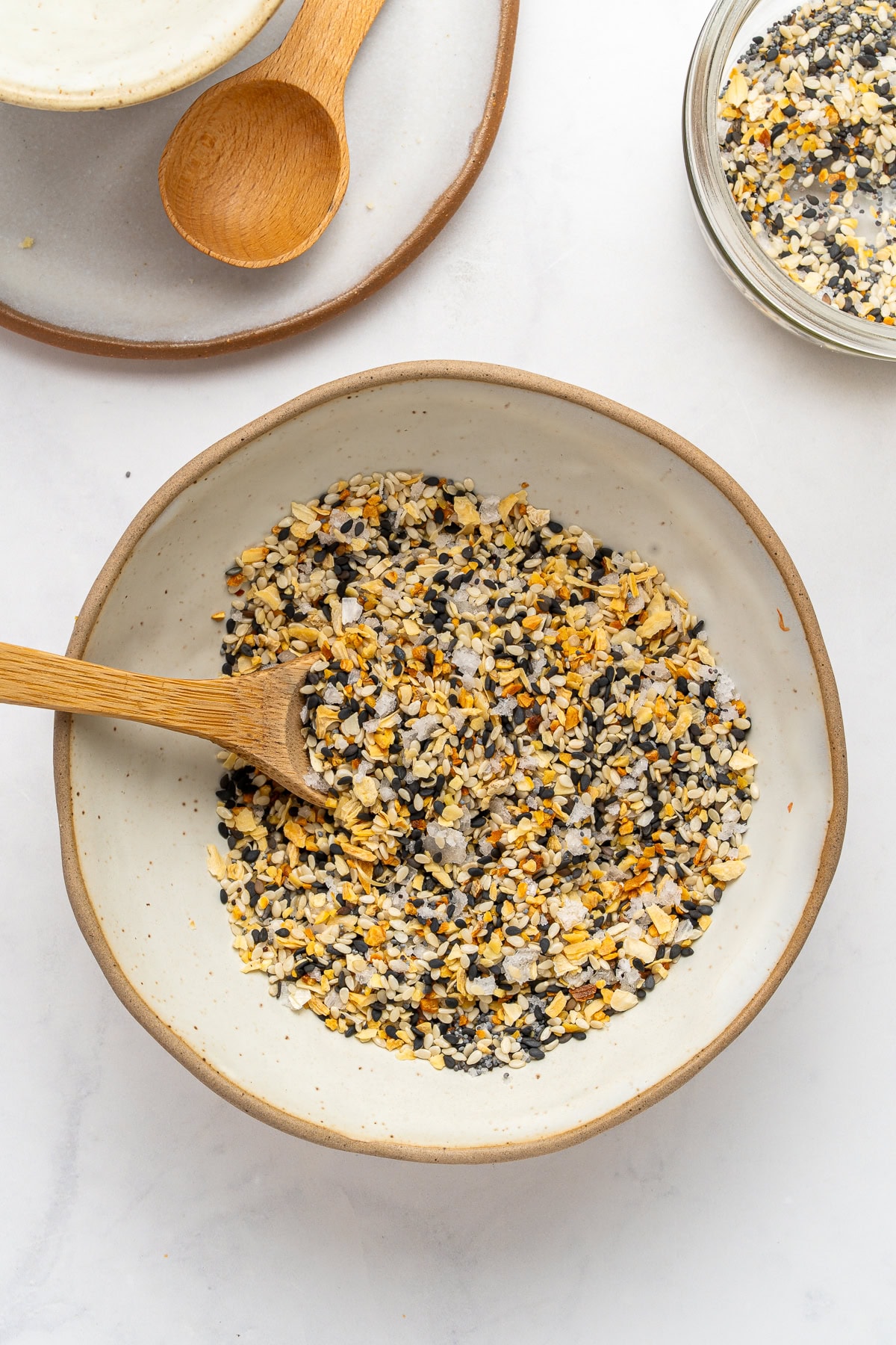 Mixed everything bagel seasoning ingredients.