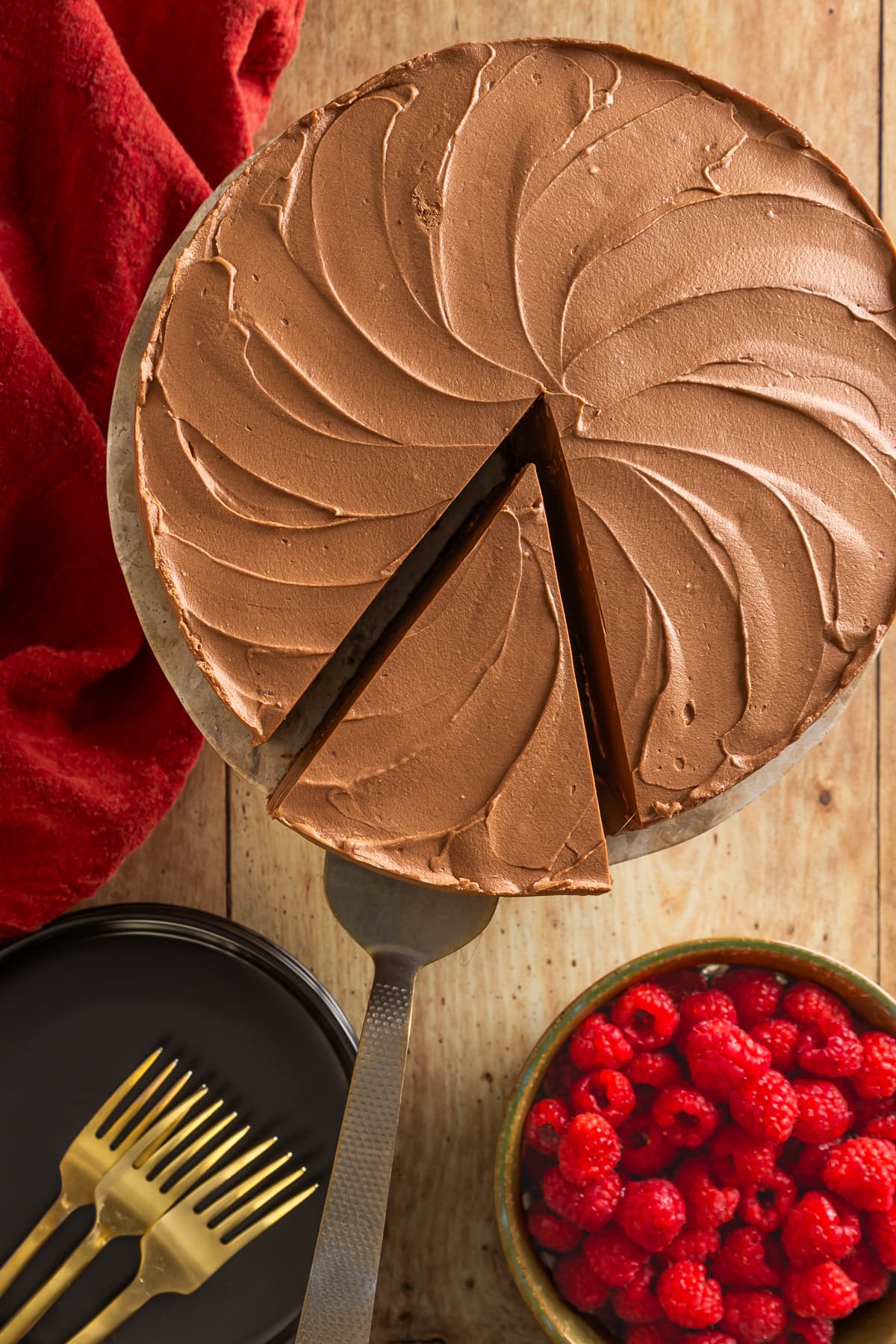 Slicing Chocolate Baileys Cheesecake from overhead. 