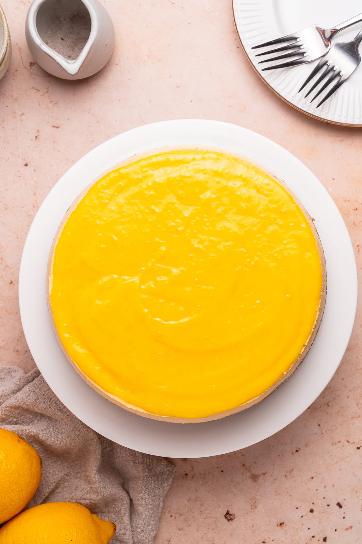 Adding the lemon curd layer.