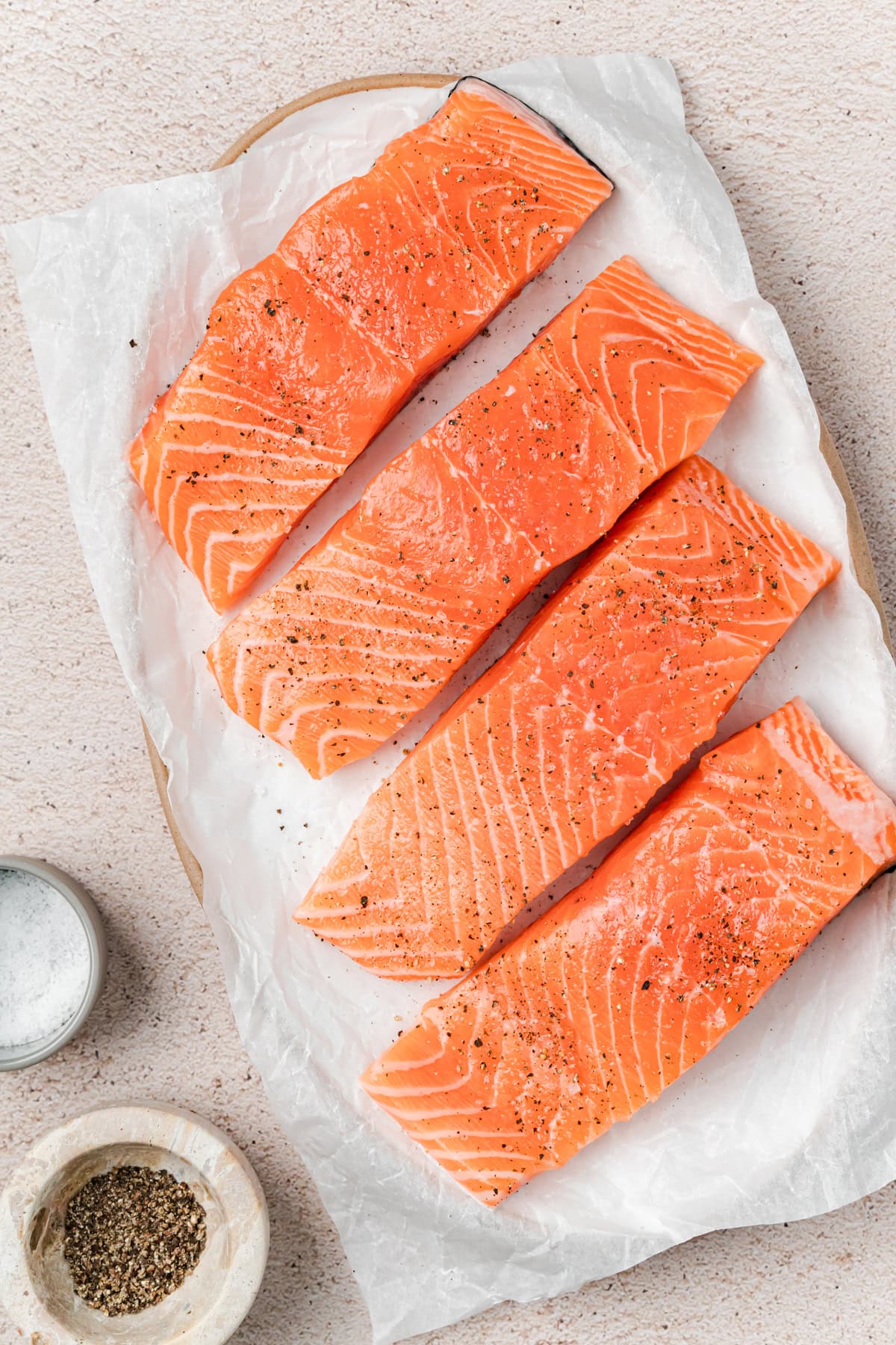 Seasoned salmon, 4 filets. 