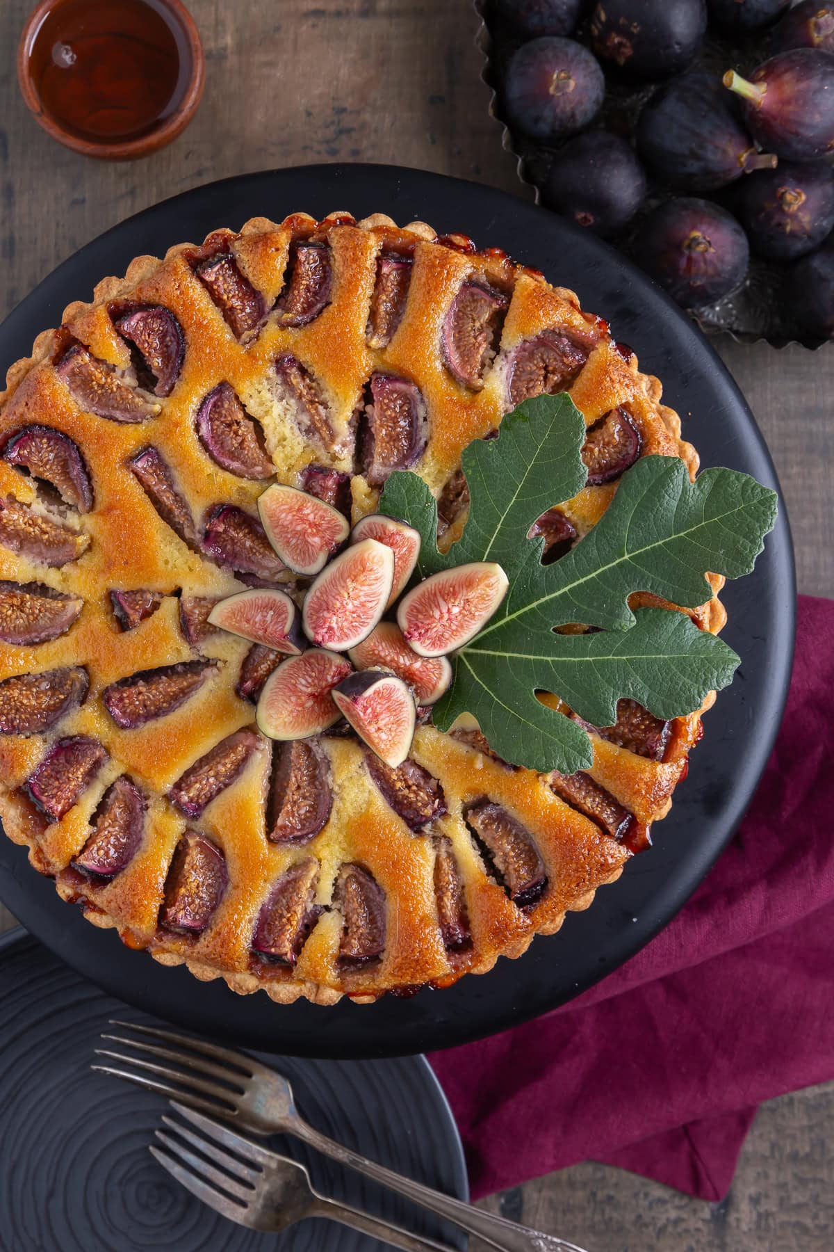 Overhead of the fig tart. 