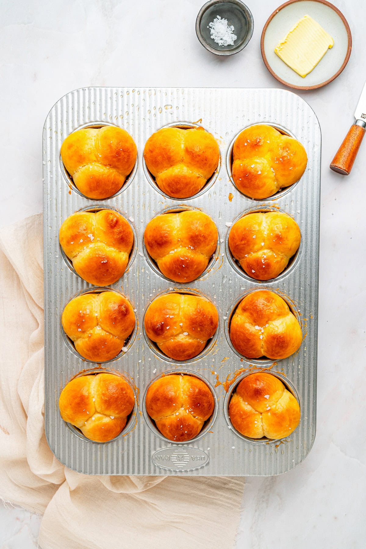Freshly baked rolls in a pan.